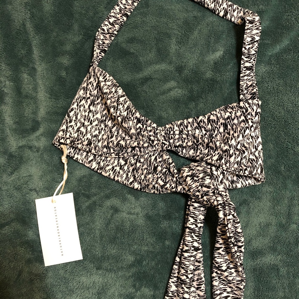 NWOT✨ Black/white halter top 🎆3/$20🎆